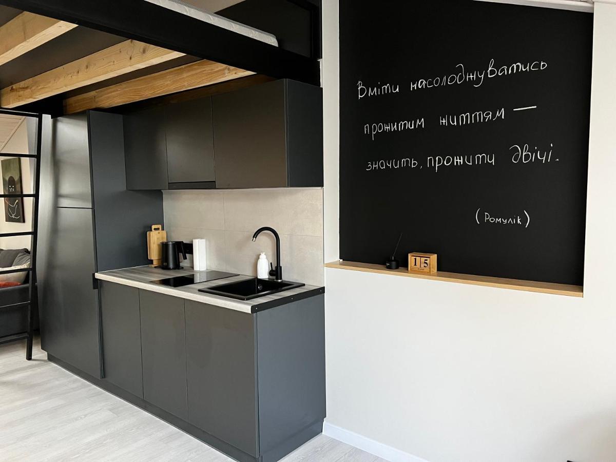 Ferienwohnung «Гори́Ще На Площі Польський Ринок» Kamjanez-Podilskyj Exterior foto