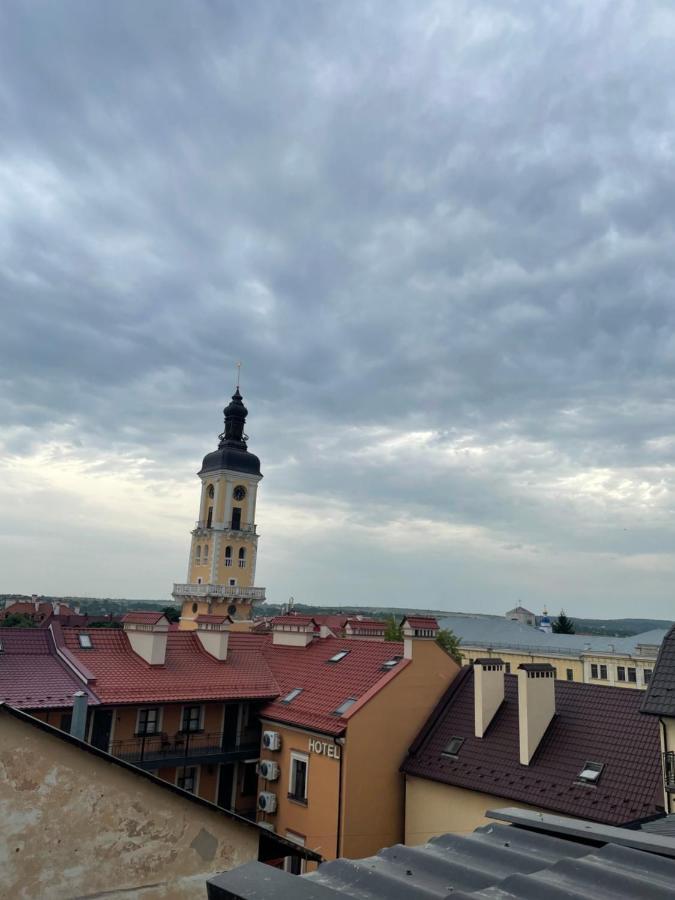 Ferienwohnung «Гори́Ще На Площі Польський Ринок» Kamjanez-Podilskyj Exterior foto