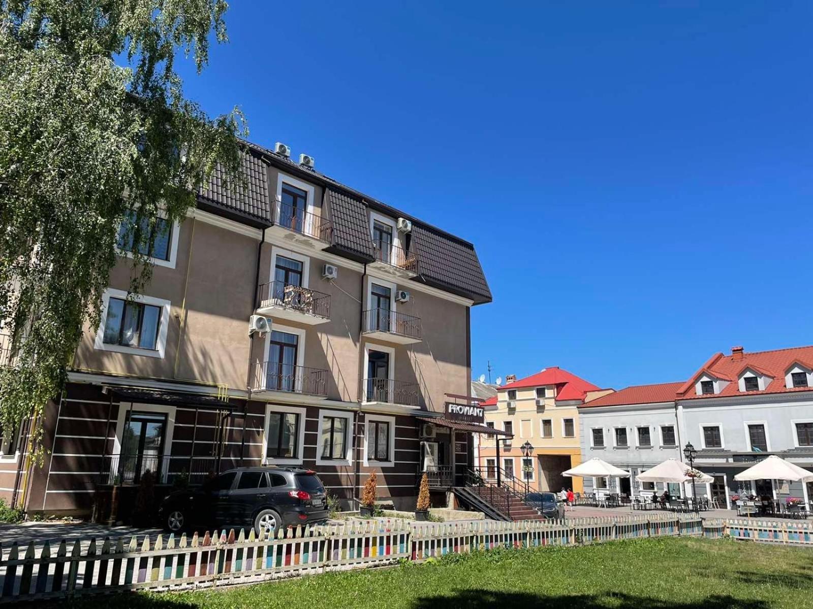 Ferienwohnung «Гори́Ще На Площі Польський Ринок» Kamjanez-Podilskyj Exterior foto