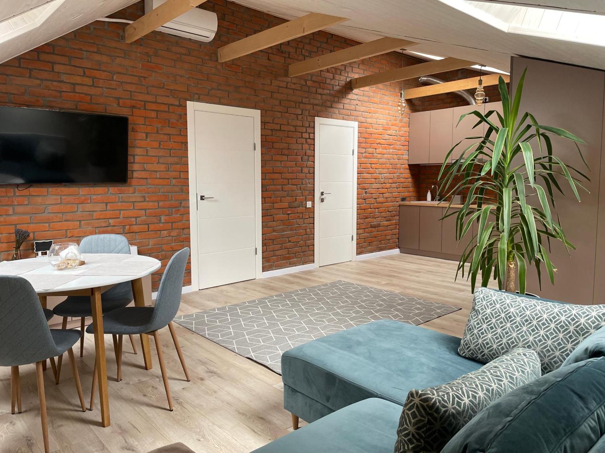 Ferienwohnung «Гори́Ще На Площі Польський Ринок» Kamjanez-Podilskyj Exterior foto